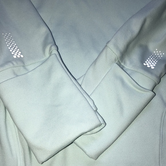 Athleta work out top - Picture 4 of 6